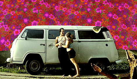 Furtaram nossa kombi, precisamos outra!