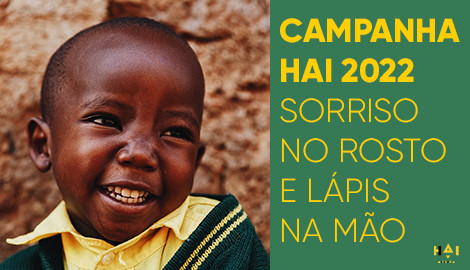Sorriso no Rosto e Lápis na Mão