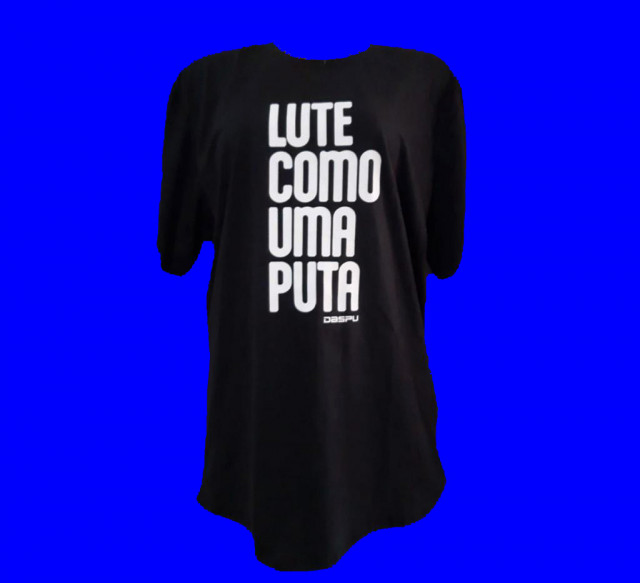 CAMISETA LUTE COMO UMA PUTA TAM. P