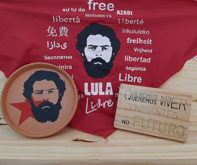 Pintura do Lula em pratinho de barro