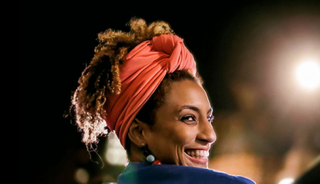 O LIVRO + A FOTO DE MAYARA DONARIA