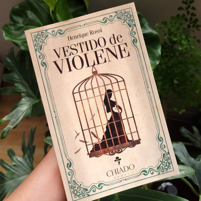 Livro "Vestido de Violene"