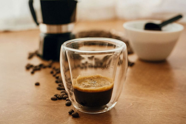 Vou ajudar, mas quero um café da casa