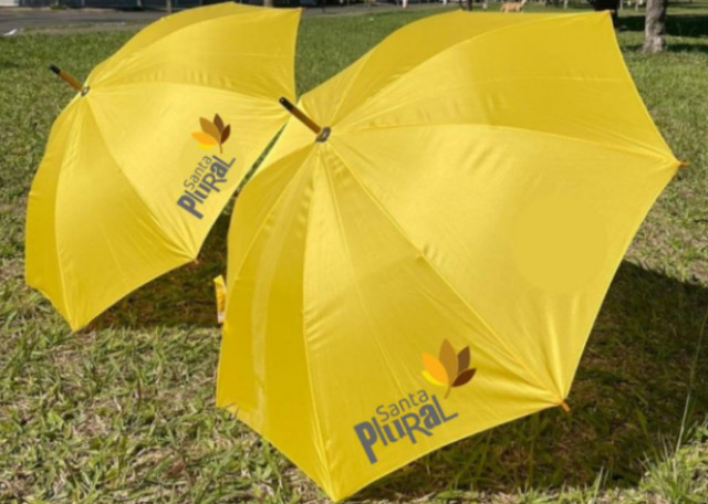 Guarda-chuva da Associação Santa Plural