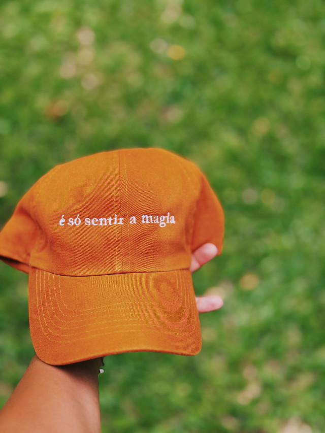 Boné oficial “é só sentir a magia”